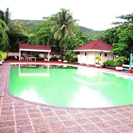 Club Manila East Real Hotel Infanta Eksteriør billede