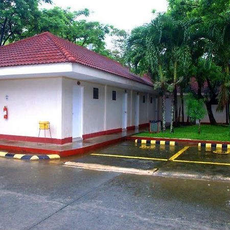 Club Manila East Real Hotel Infanta Eksteriør billede